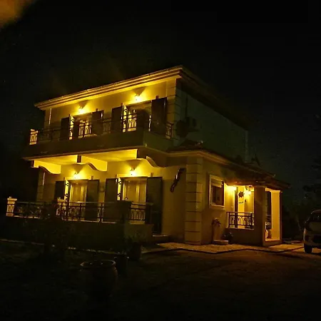 Gecko, Arillas Case de vacanță *