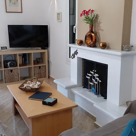 Gecko, Arillas Holiday home
